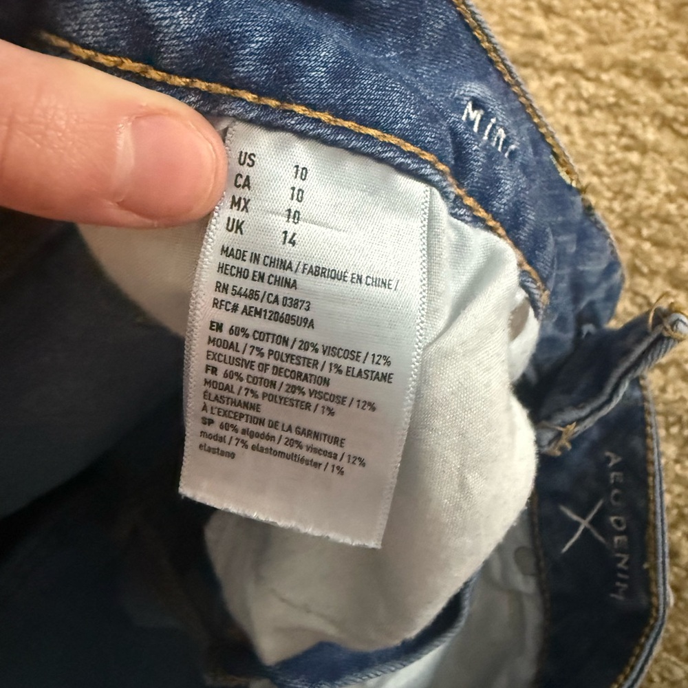 Y2K American Eagle Outfitters Dark Blue Distressed Frayed-Hem Denim Shorts - Picture 2 of 6